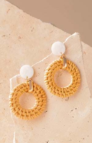 Boucles d'oreilles Summer - Raphia tressé, nacre & métal