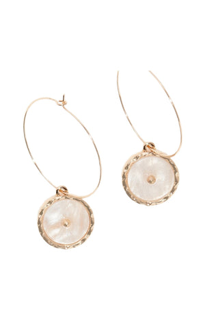 Boucles d'oreilles Louisena - Laiton doré & résine blanche