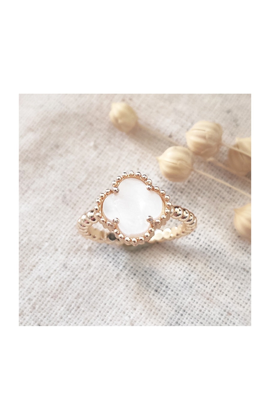 Bague réglable trèfle - Laiton plaqué or & nacre blanche