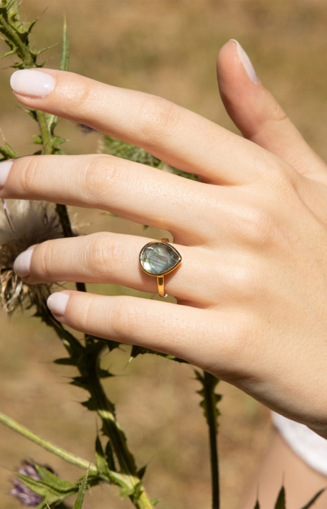 Bague Ilya - Laiton doré & labradorite