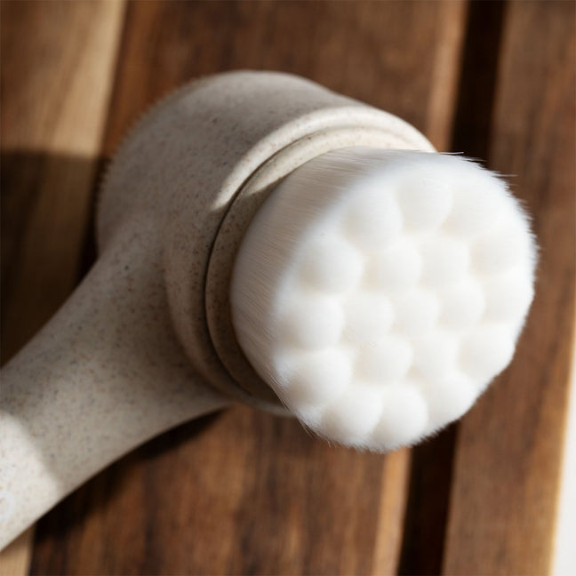 Brosse nettoyante double face & bracelets de lavage - Blanc