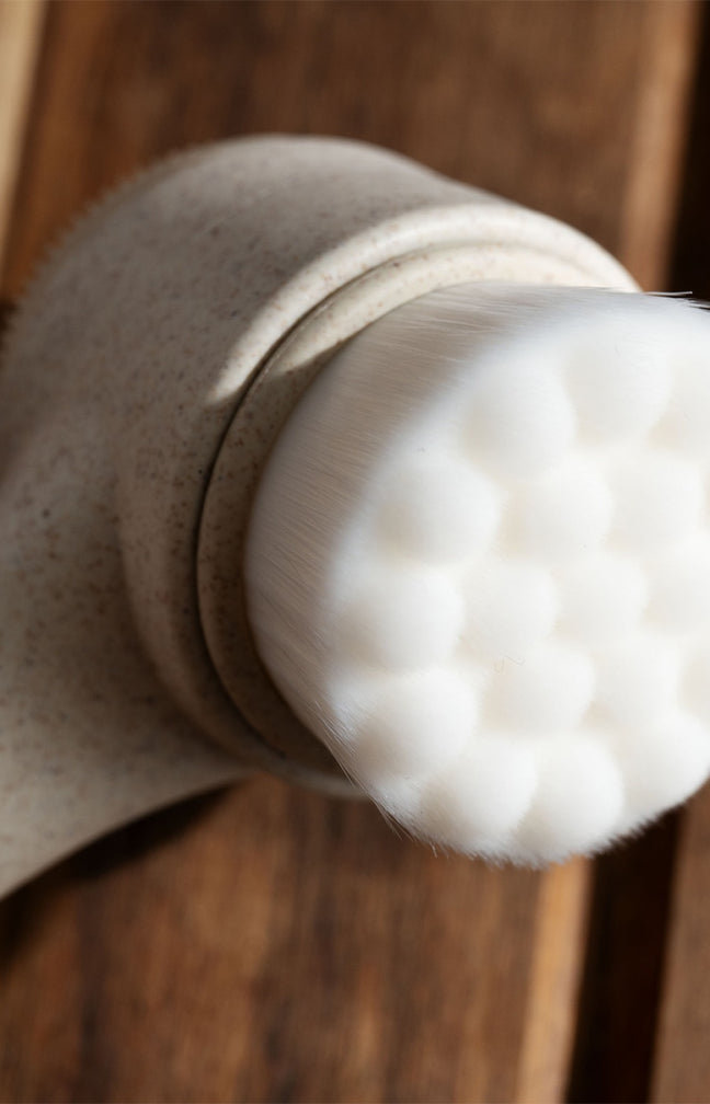 Brosse nettoyante double face & bracelets de lavage - Blanc
