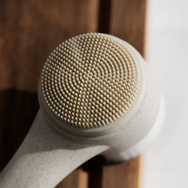 Brosse nettoyante double face & bracelets de lavage - Blanc