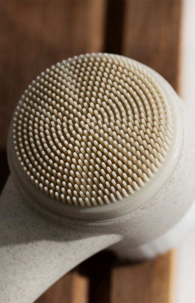 Brosse nettoyante double face & bracelets de lavage - Blanc
