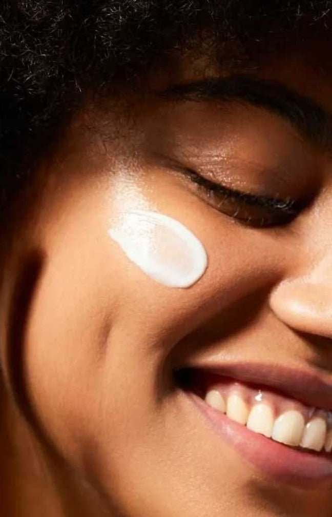 Crème solaire invisible SPF 50 - Acide hyaluronique & aloe - Visage