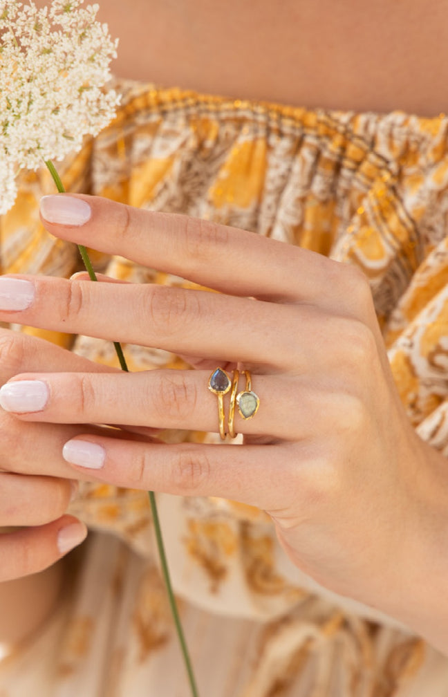 Bague Taya - Laiton doré & labradorite grise