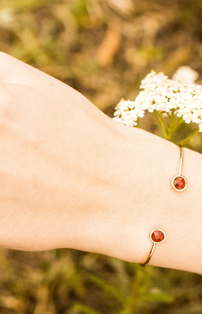 Bracelet Aya - Laiton doré & cornaline rouge