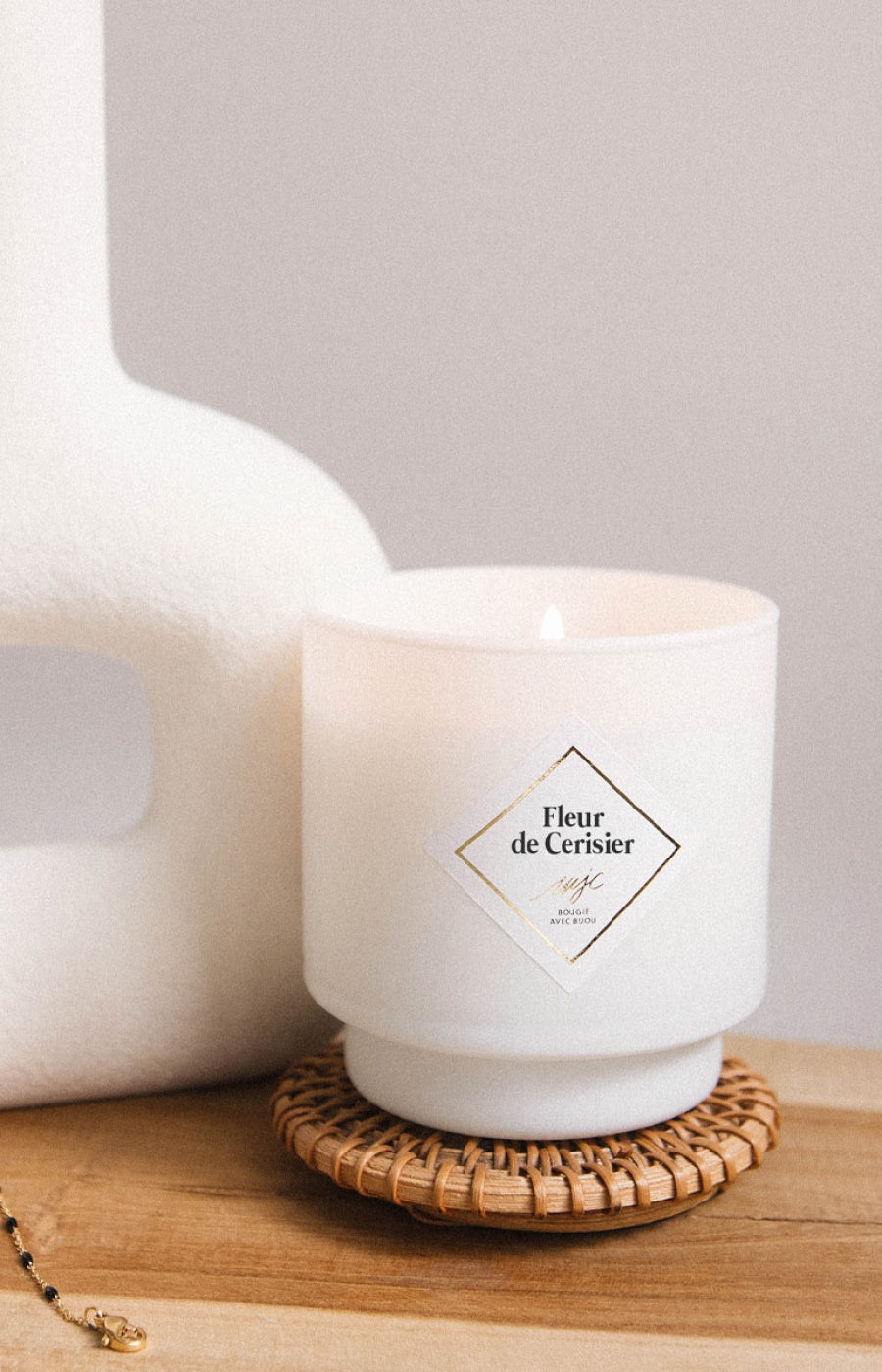 Bougie parfumée - Fleur de cerisier - Collier acier inoxydable doré & noir - 200 g