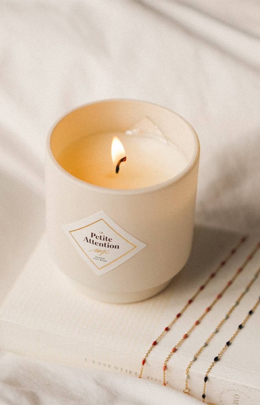 Bougie parfumée - Petite attention - Collier acier inoxydable doré & corail - 200 g