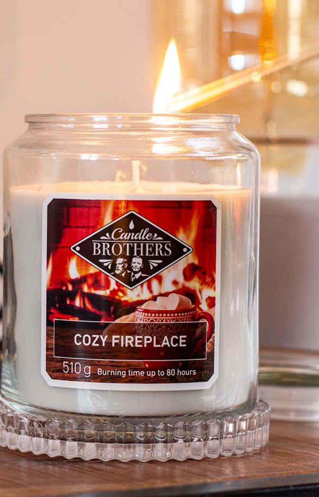 Bougie parfumée - Cozy Fireplace - Cannelle & ambre - 510 g