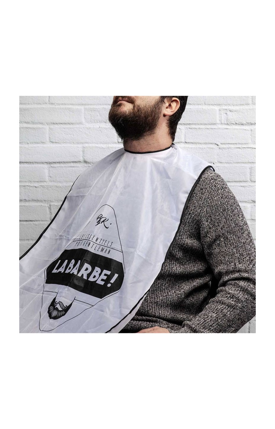 Tablier à barbe avec fixations
