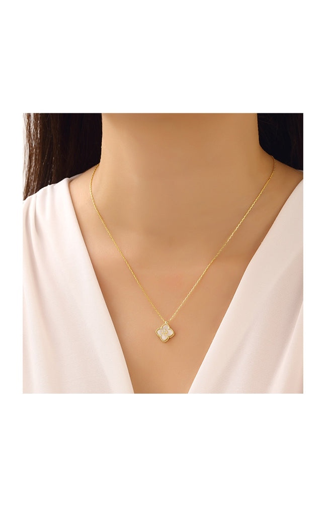 Collier pendentif trèfle doré – Nacre blanche & zircon
