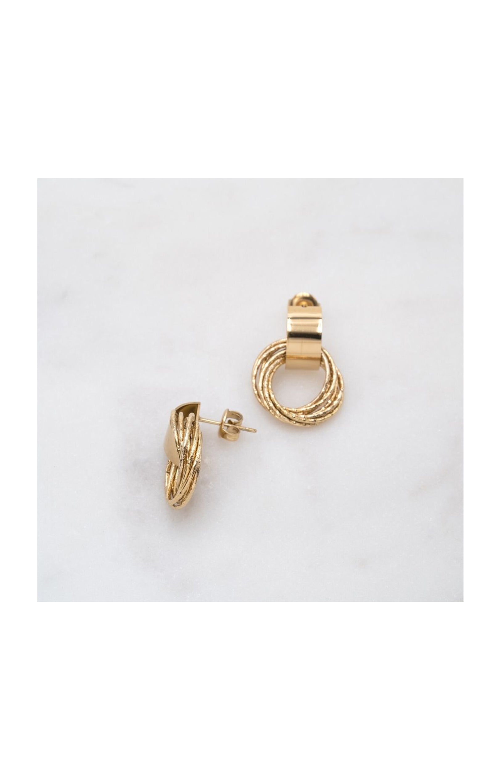 Boucles d'oreilles à puce - Acier inoxydable & email - Doré