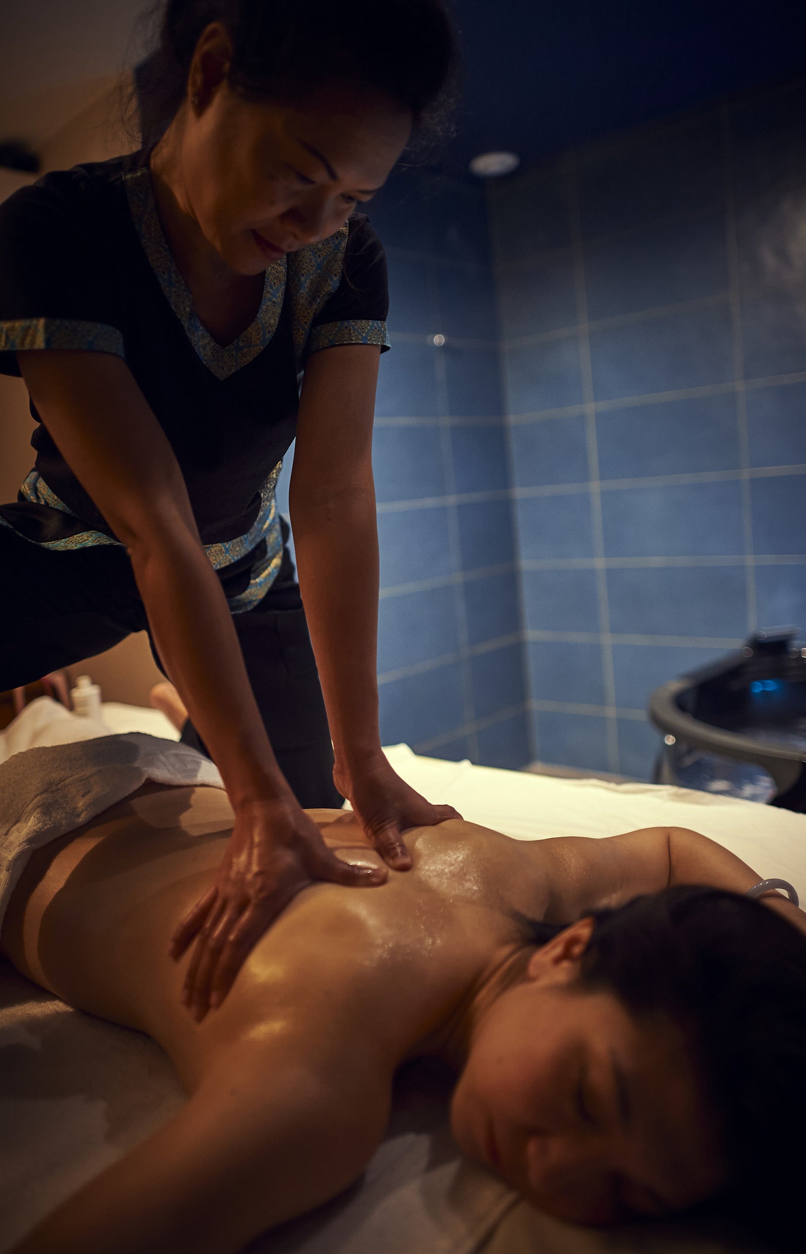 Sauna, gommage & massage thaï aux huiles chaudes - Duo
