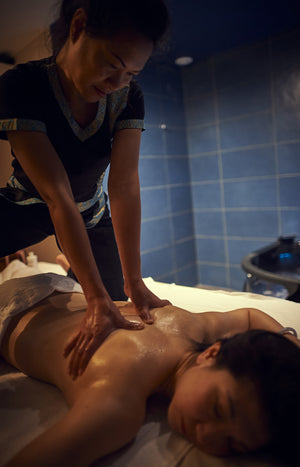 Sauna, gommage & massage thaï aux huiles chaudes - Duo