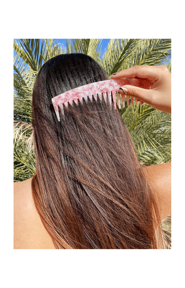 Peigne marbré à dents larges – Rose