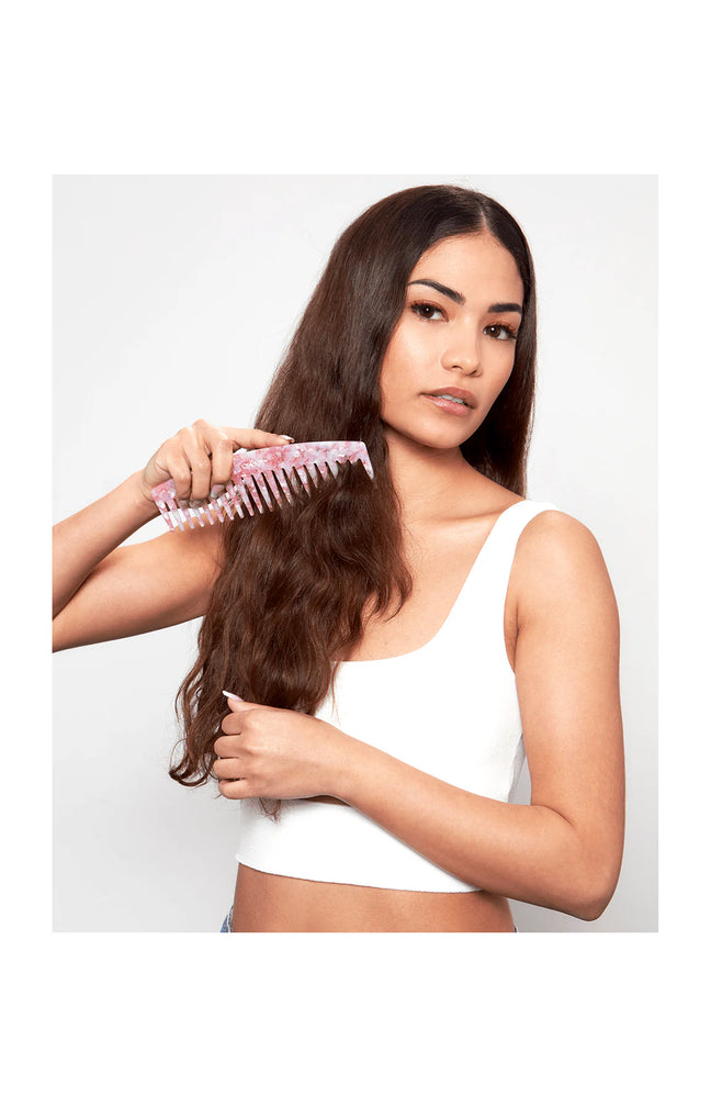Peigne marbré à dents larges – Rose