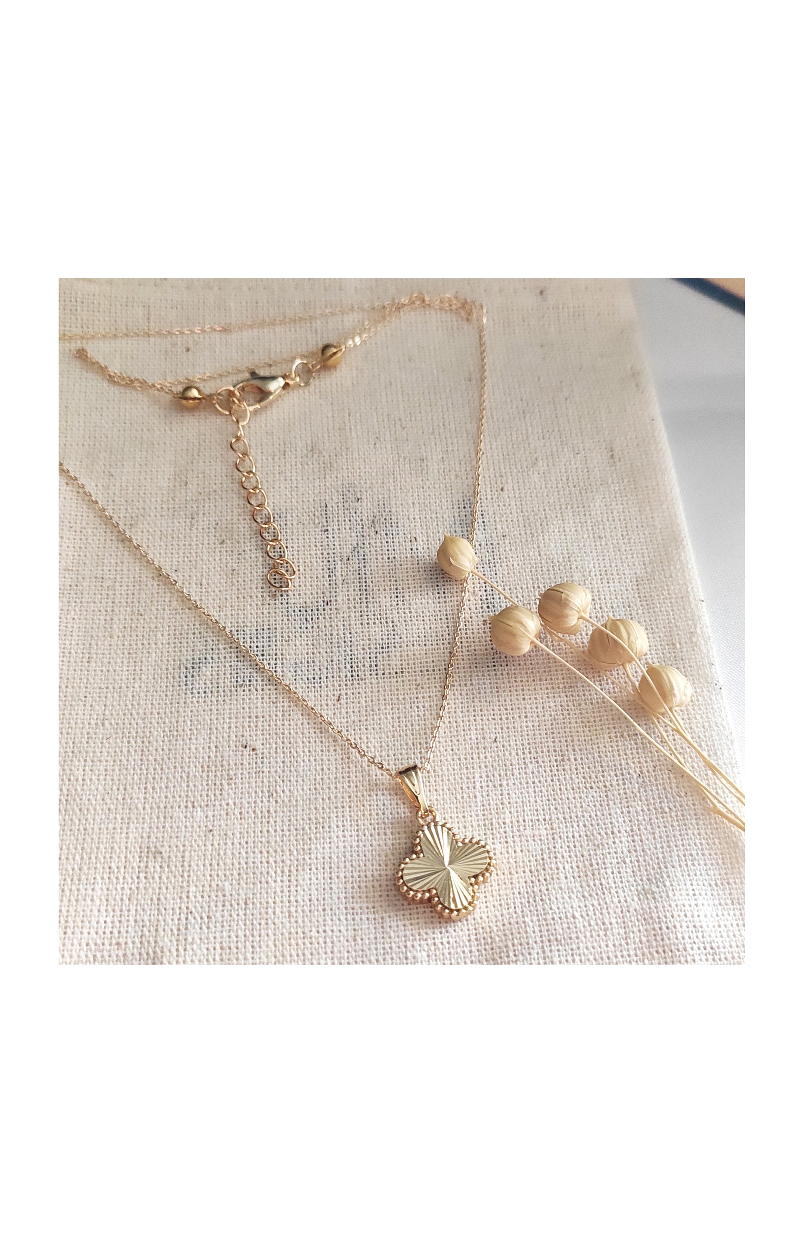 Collier pendentif trèfle - Laiton plaqué or - Blanc