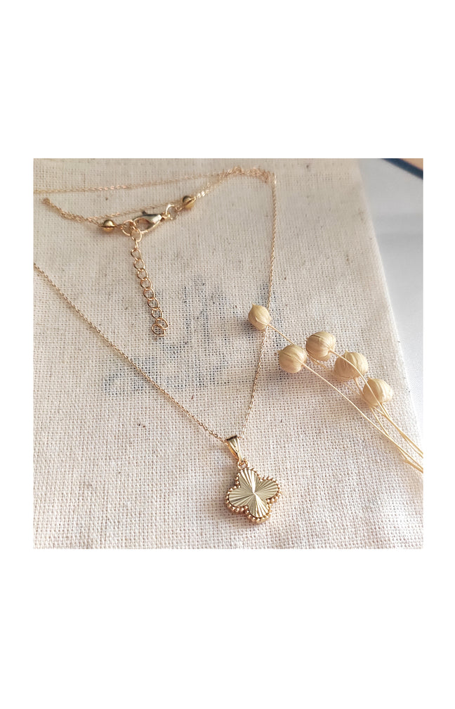 Collier pendentif trèfle - Laiton plaqué or - Blanc