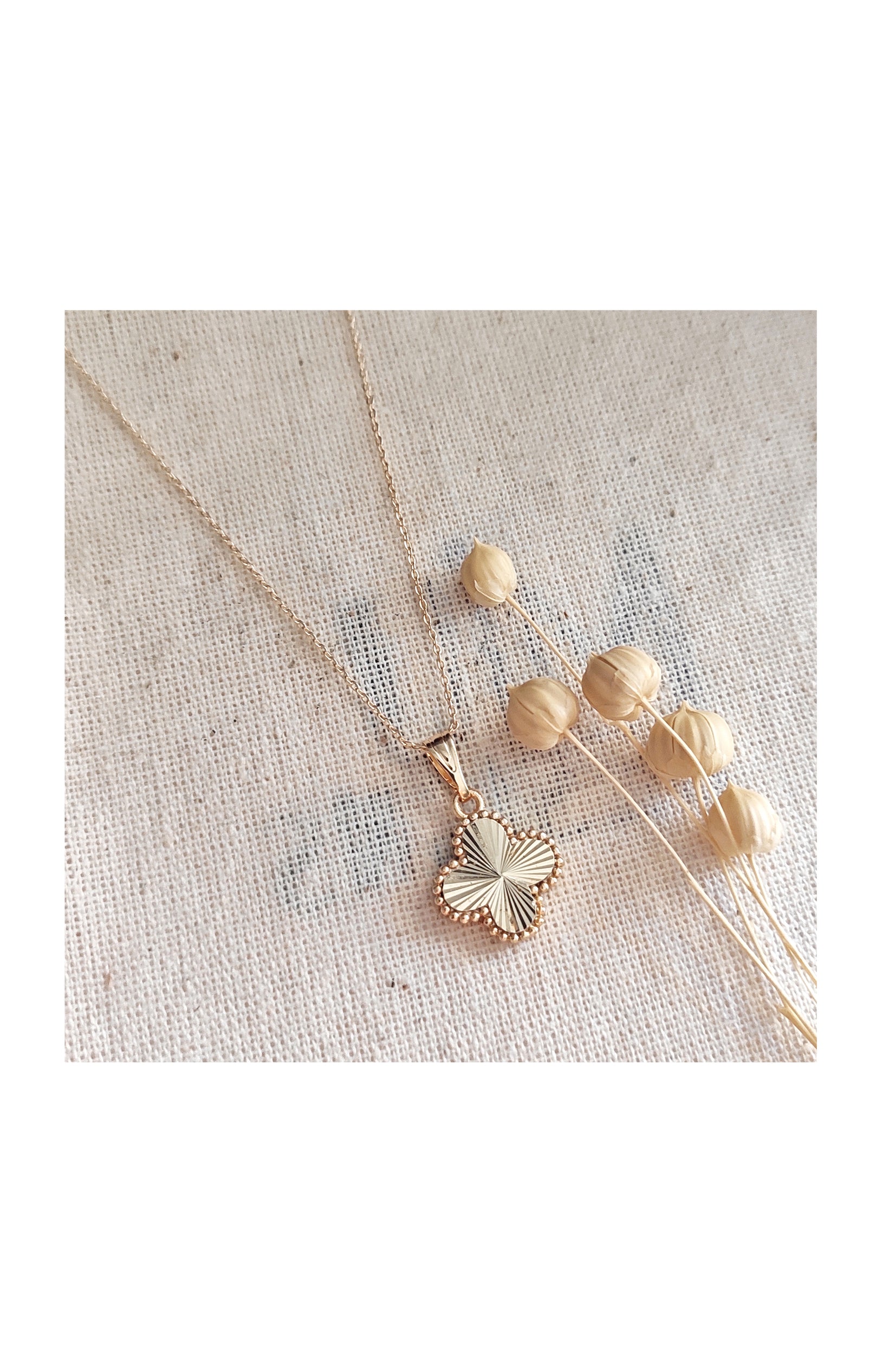 Collier pendentif trèfle - Laiton plaqué or - Blanc