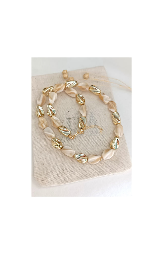 Collier – Laiton plaqué or & chaîne effet résine - Beige