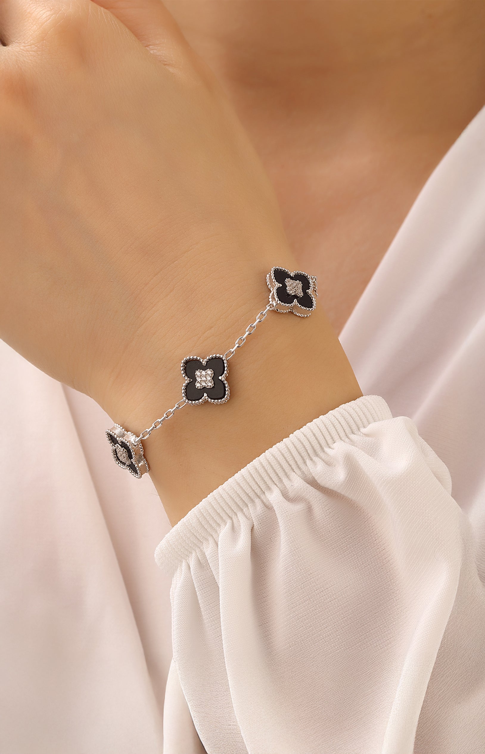 Bracelet argenté avec trèfles - Zircon & nacre - Noir