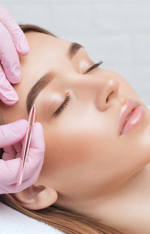 Épilation des sourcils + teinture