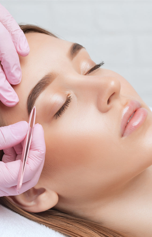 Épilation des sourcils + teinture