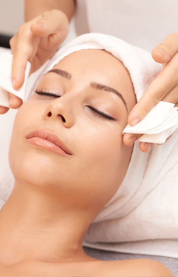 Soin Anti-âge (Aquadryfacial & Photobiomodulation) 1h15